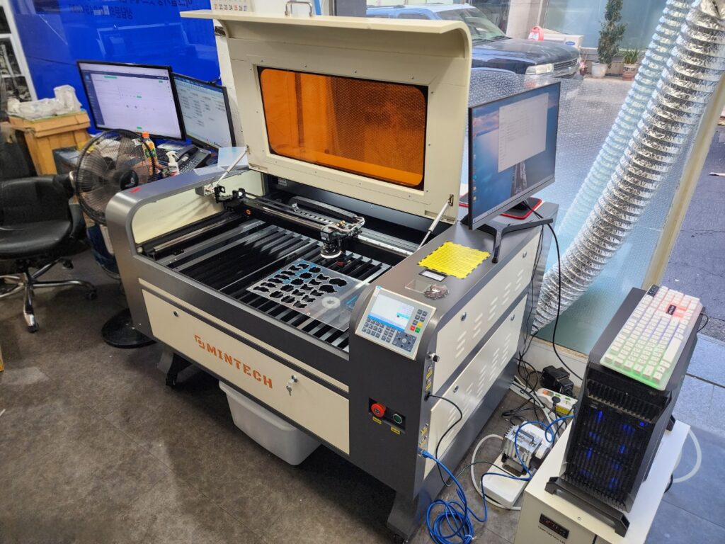 레이저컷팅기 MC-2500